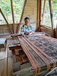 Open trip textile cross island